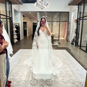 Elegant Full Chantilly White Lace Wedding Dress!